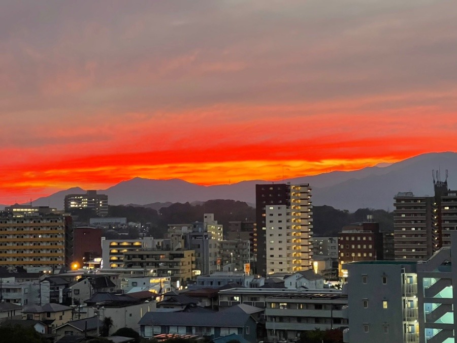 丹沢の空が紅く染まる