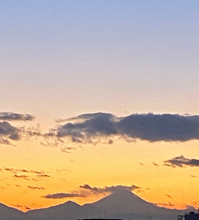 夕方もオレンジ色の富士山