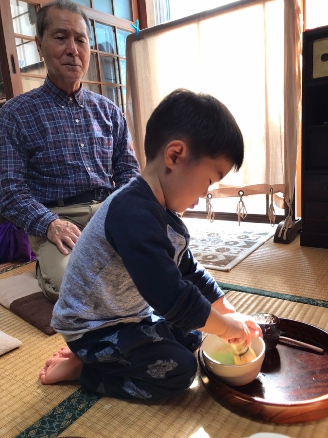 二歳の孫のお点前