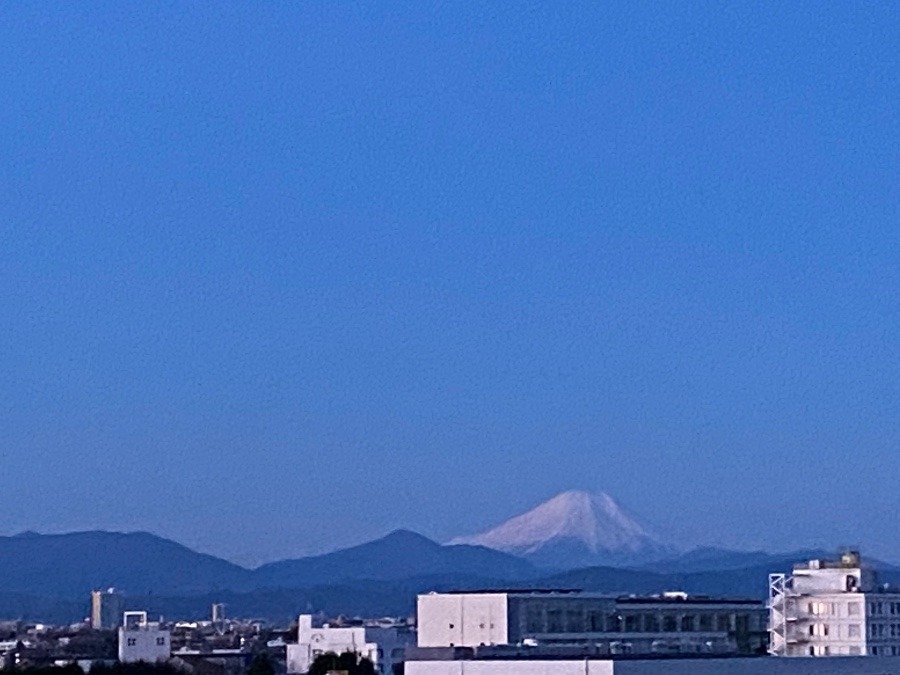 夜明け前の富士山