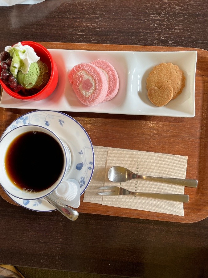 抹茶アイス溶けちゃう〜