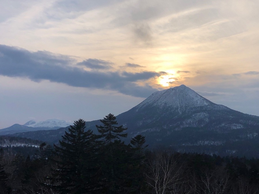 雄阿寒岳に龍の球