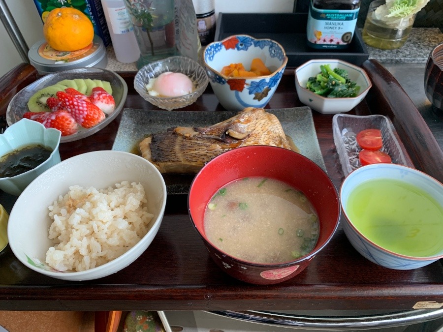 今日は鯛の煮付けです