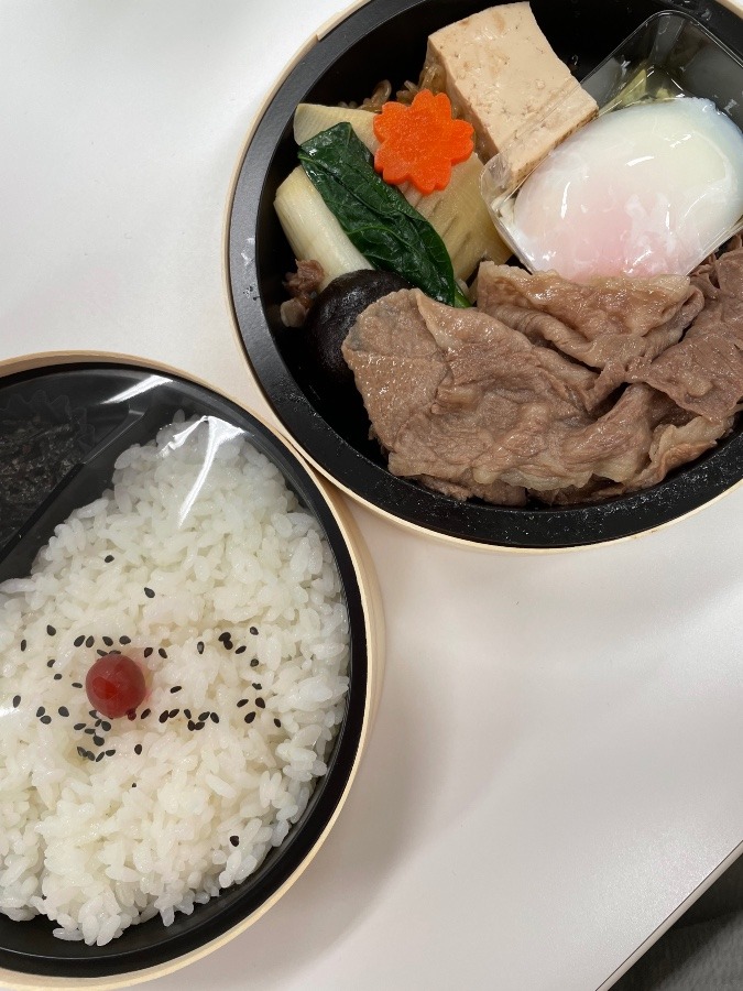 夜はすき焼き弁当❣️