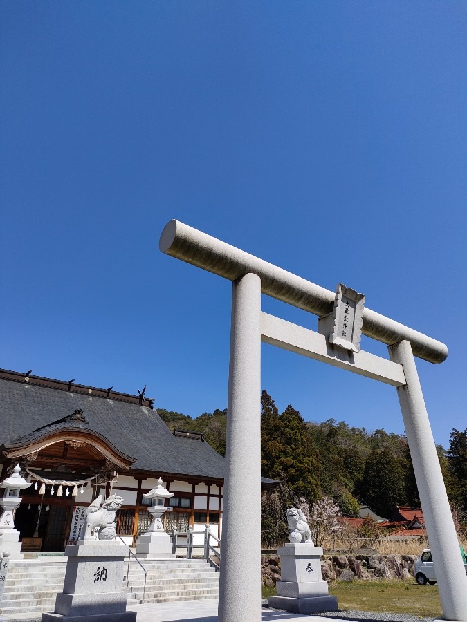 青空に神社が映える⛩️