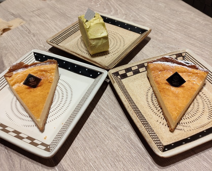 チーズケーキ🍰ピスタチオロールケーキ