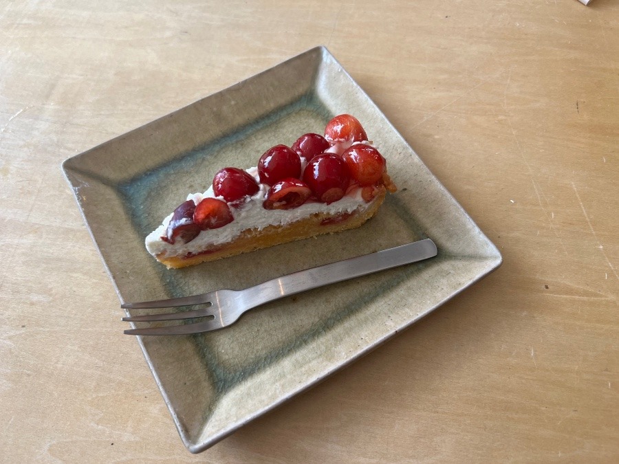 このチェリーケーキ本当においしいです😍🍒🍰