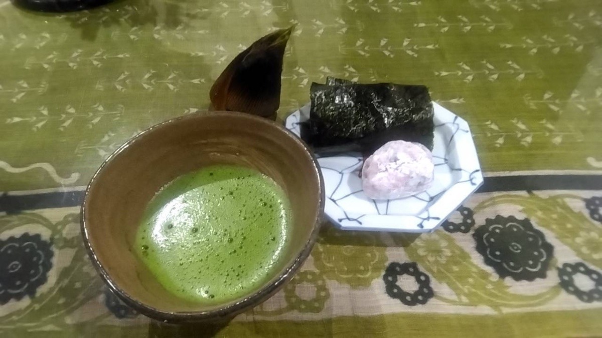 三時のおやつ　豆大福と…