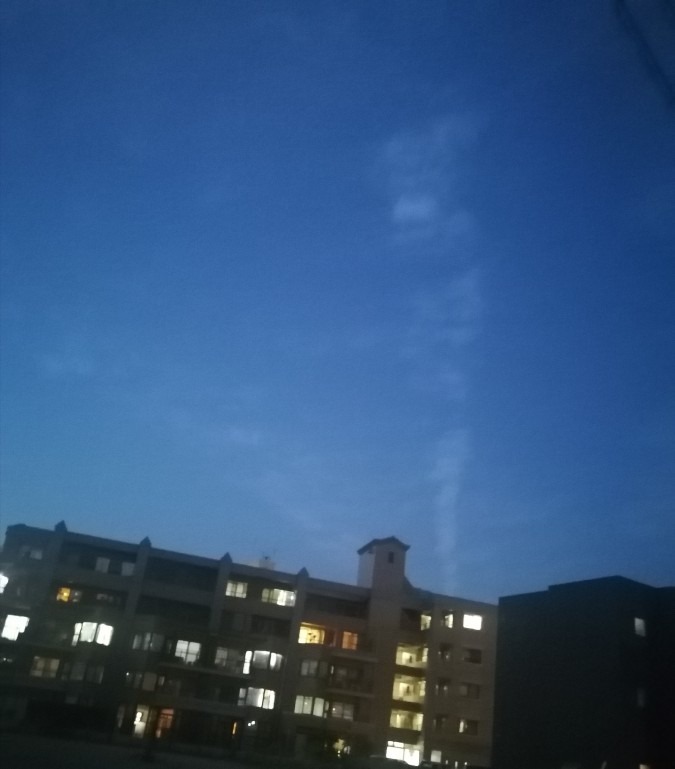 5月4日－19時37分の空