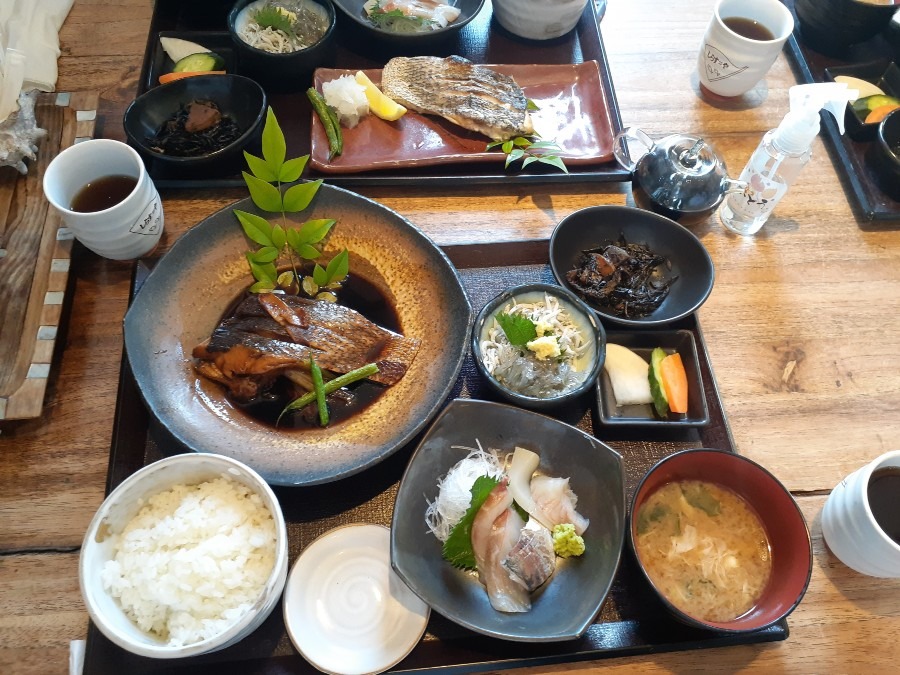 あまり無い　「コショウダイ煮付け刺身　生シラス定食」