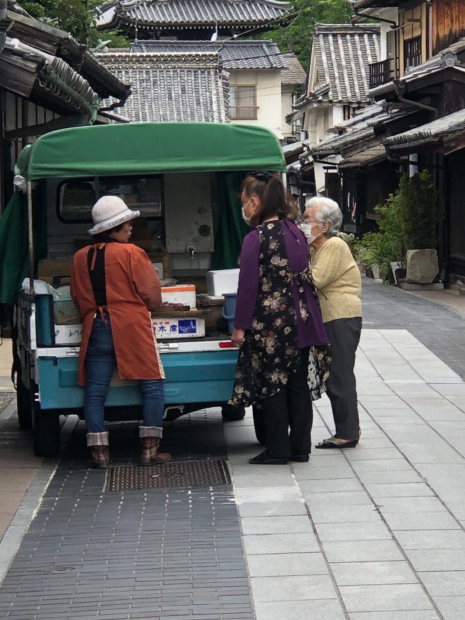 昔懐かしい行商のおばちゃん