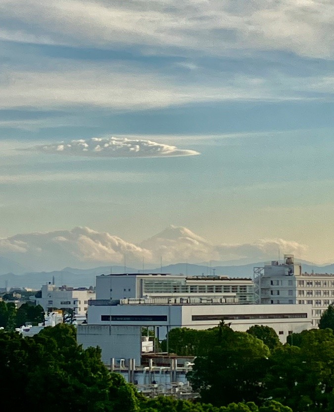 夕暮れ前の富士山