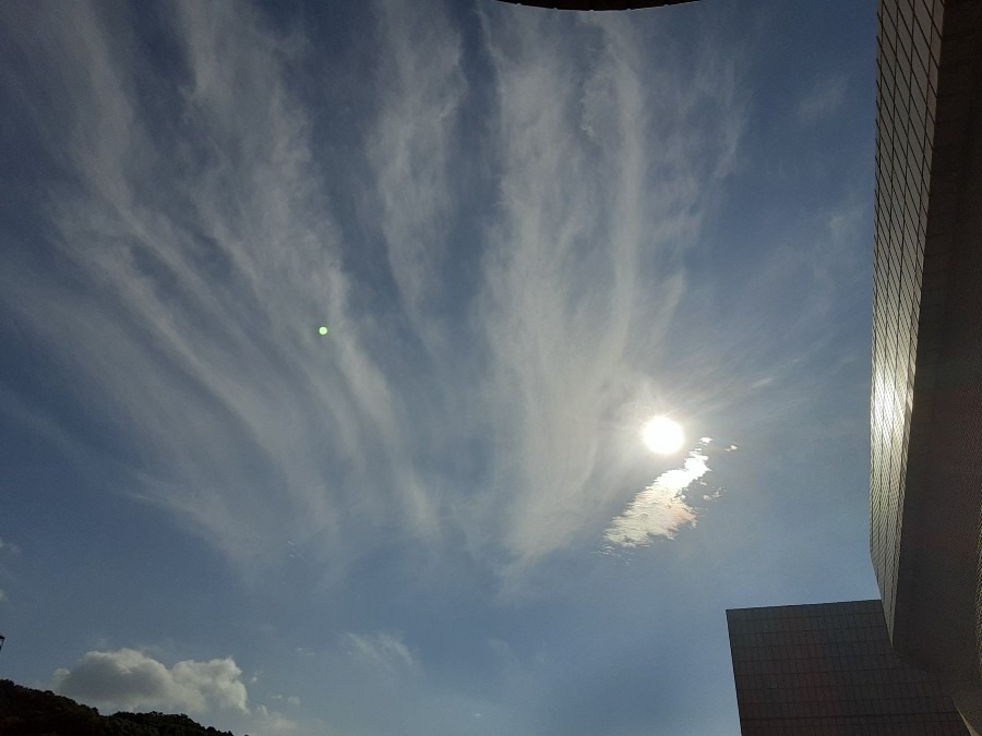 雲もくもく部❣️( ˶˙ᵕ˙˶ )🍀*゜太陽🌞