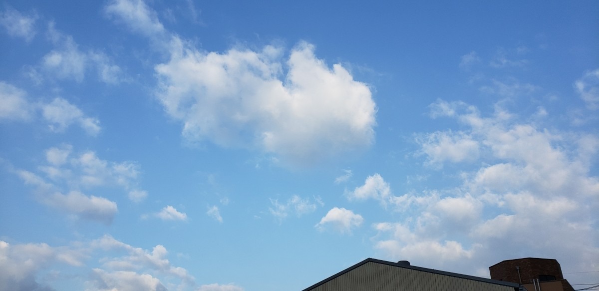 6時40分青が美しい空☁️