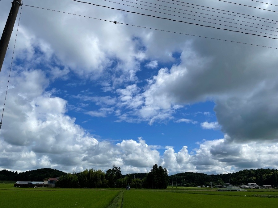 迫る雨雲‥