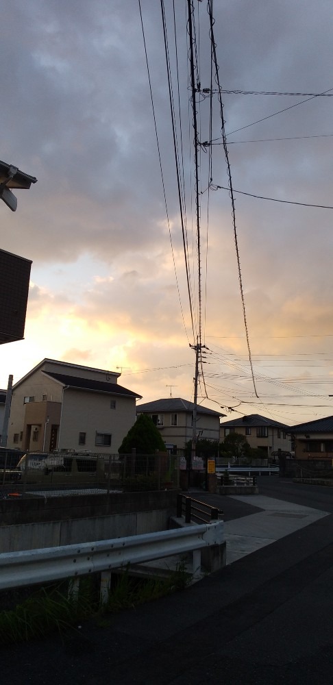 朝の風景　南側の空が染まる