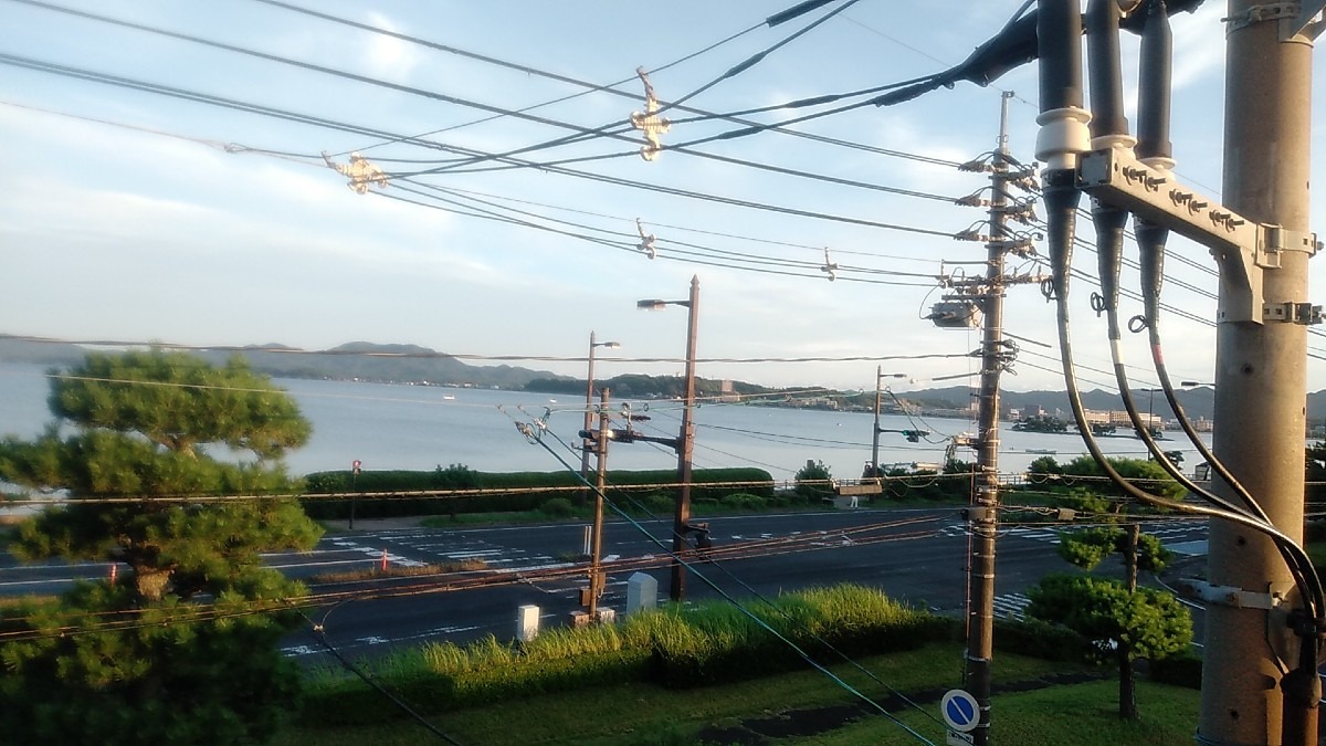 天気が良い朝の宍道湖