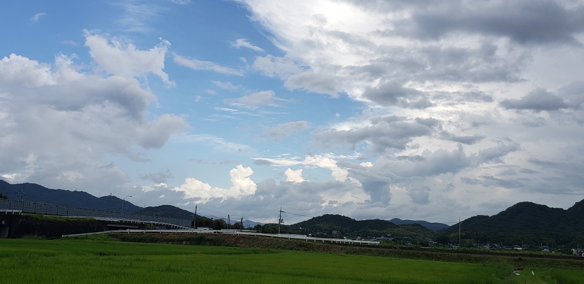 11時30分の空☁️雲が光る✨