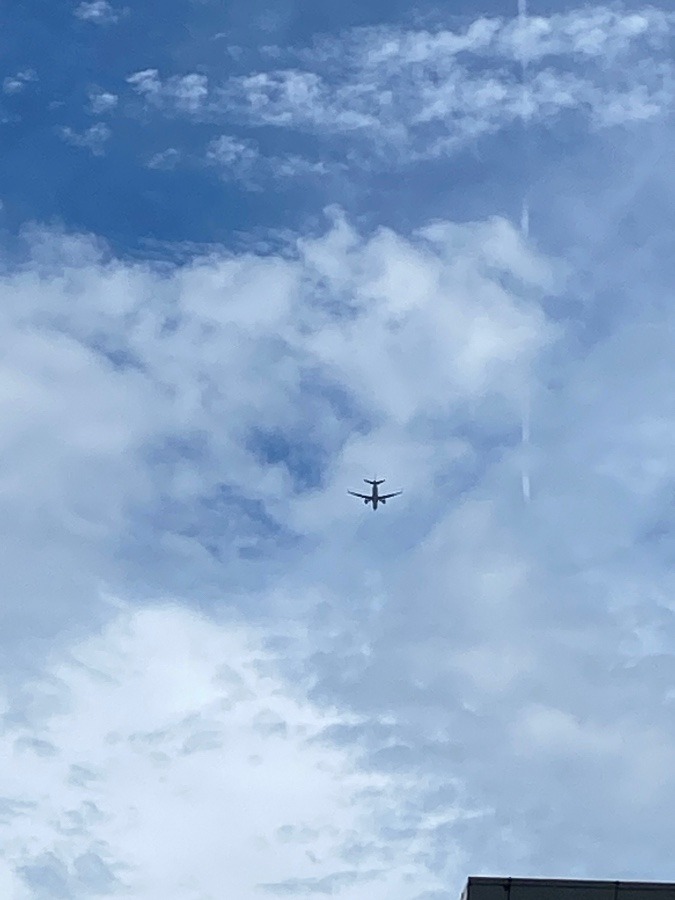 青空と雲☁️と飛行機✈️✈️✈️