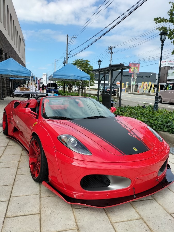 フェラーリも駆けつけて