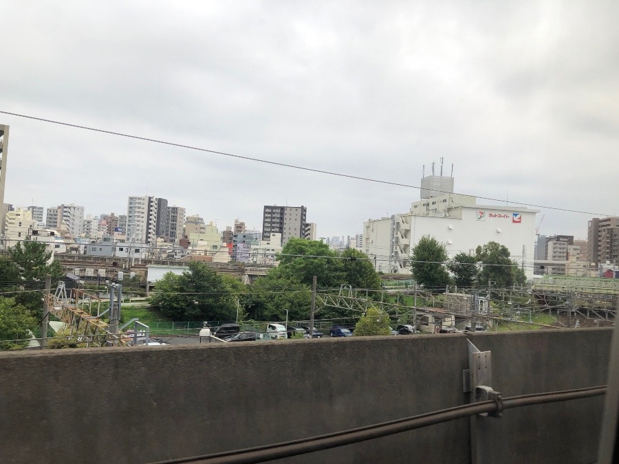 車窓　　上野駅は地下ホーム