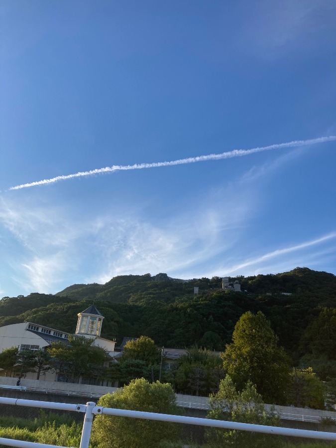 香春岳とひこうき雲