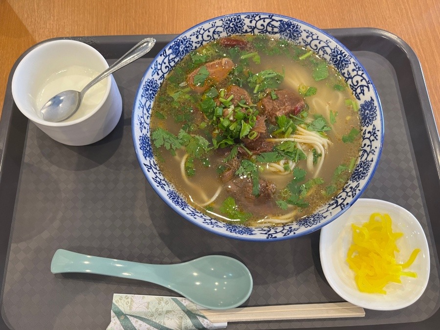 今日のランチ;蘭州牛肉ラーメン