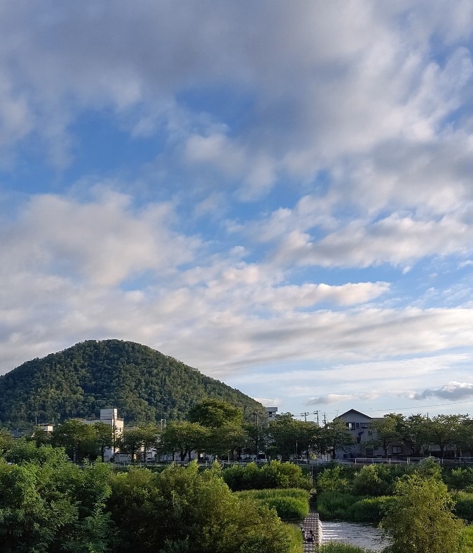 夕暮れの山と空❣️