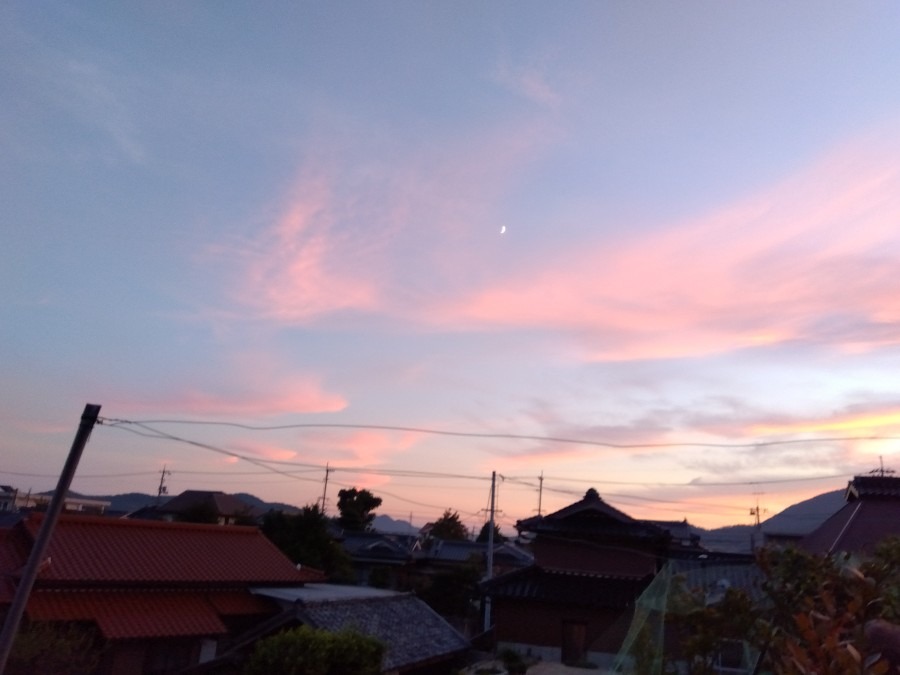 夕焼けに月も🌛