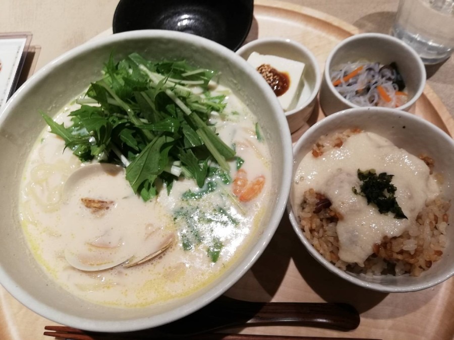 茶寮　はまぐりと海鮮の明太クリームうどん