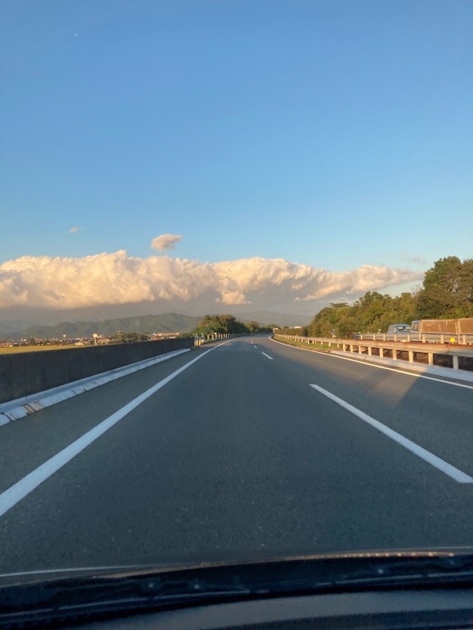 高速道路で見つけた雲