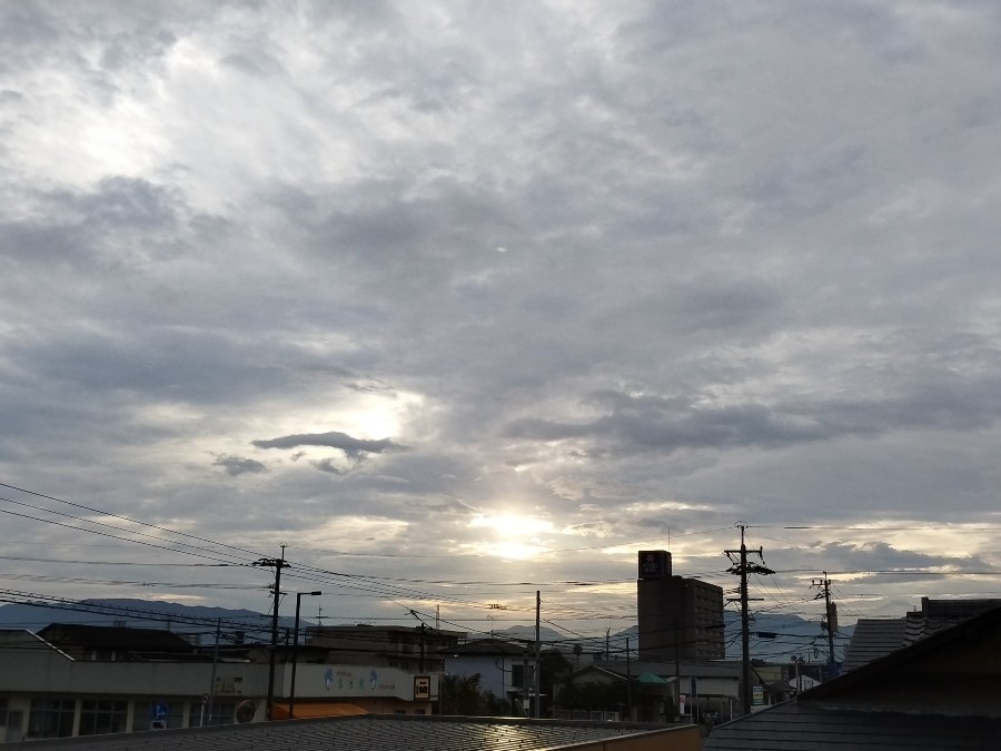 都城市（2022/10/8）今朝は曇り空😊❗（東の空）