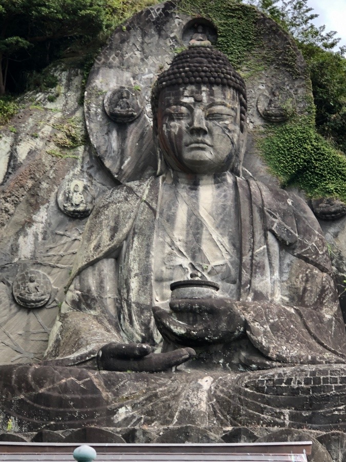 鋸山(のこぎりやま)の大仏