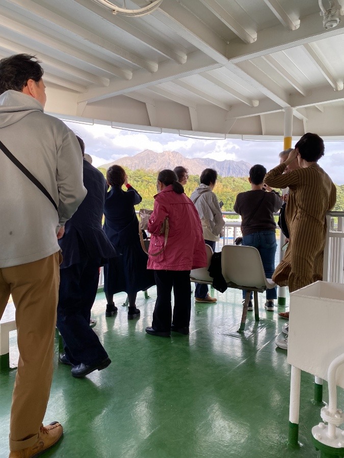 桜島噴火を撮る人々