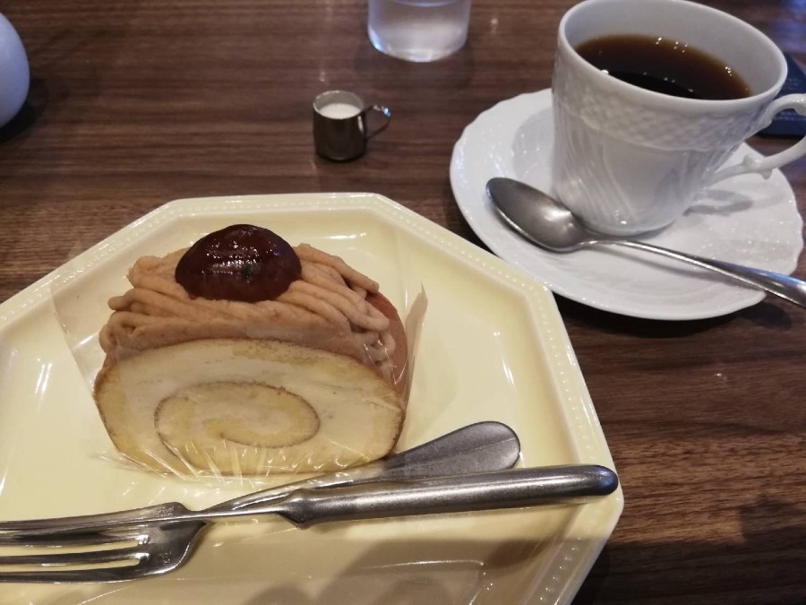 栗のモンブランロールケーキ