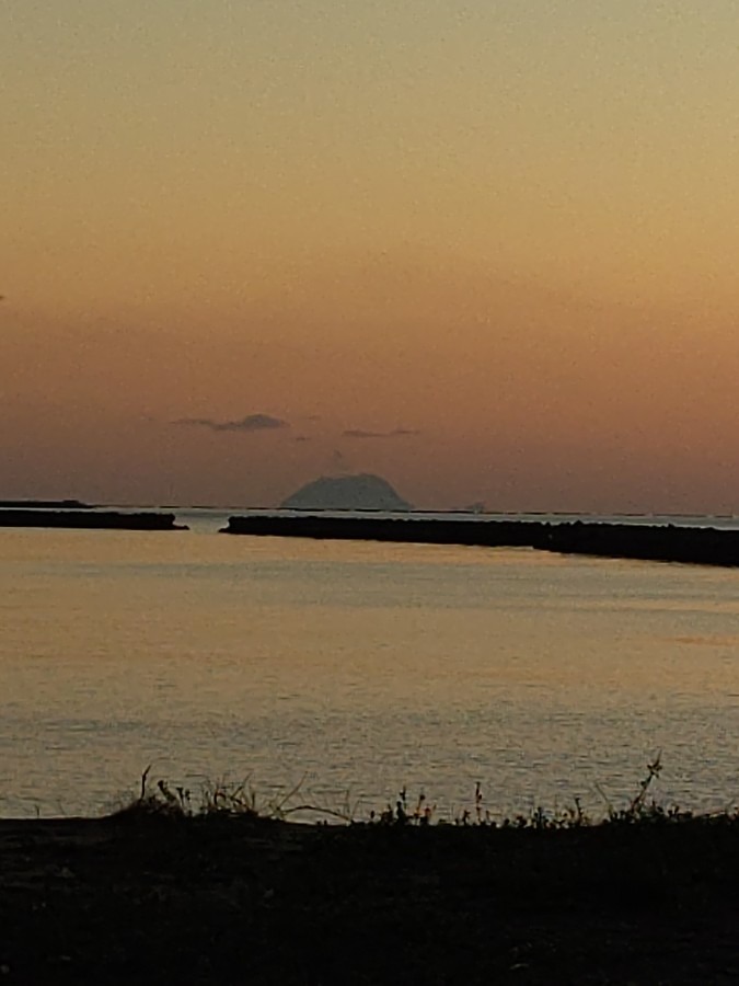 夕焼けの硫黄島🌋