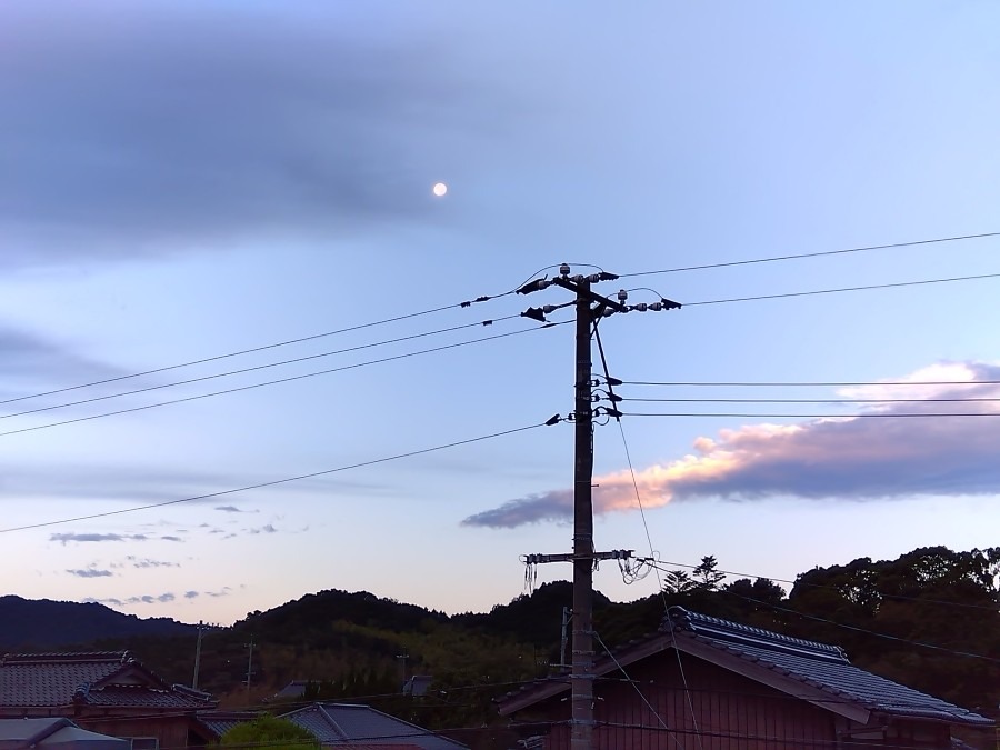 10/12朝の空　月も🌕