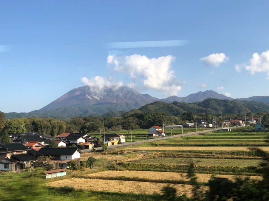 烏ヶ山と大山南壁