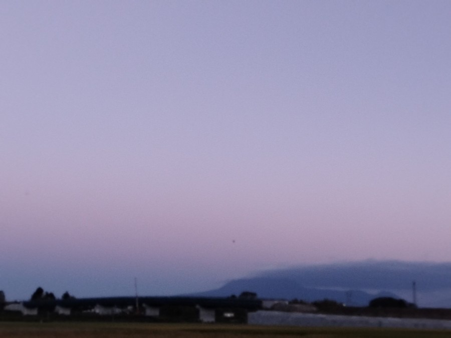 都城市（2022/10/14）今日の霧島😊↗️（西の空）