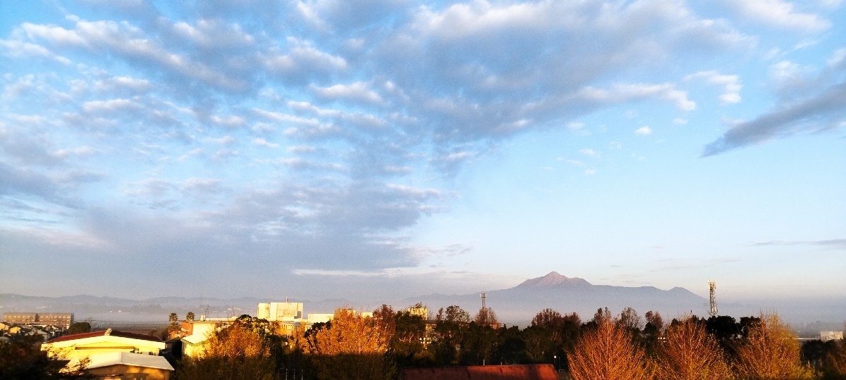 都城市（2022/11/24）今日の霧島😊↗️（西の空）