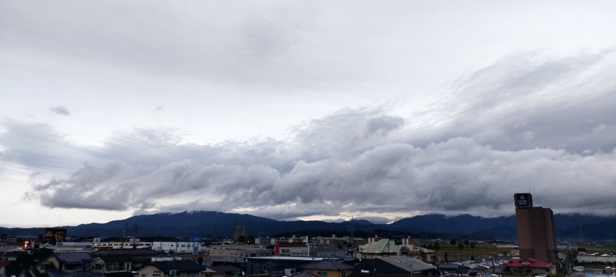 都城市（2022/11/30）今朝は曇り空😓↘️（東の空）①