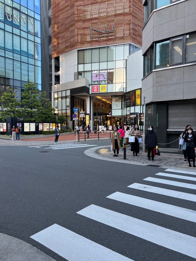 大阪梅田茶屋町付近の交差点です✨