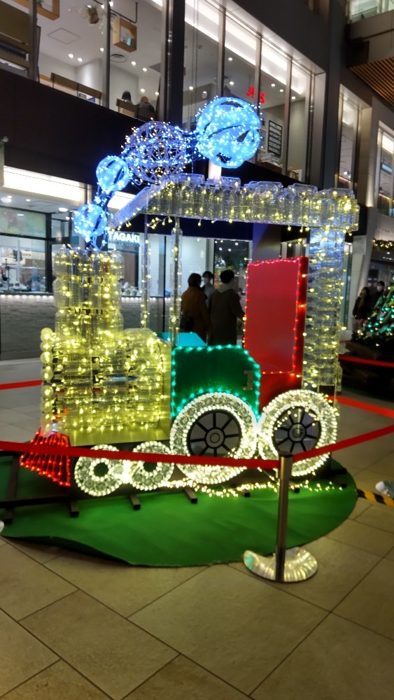 ペットボトルで作成した馬車。