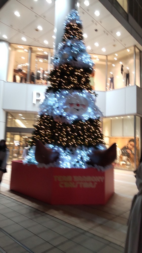 街中の、大きなXmasツリー(2)