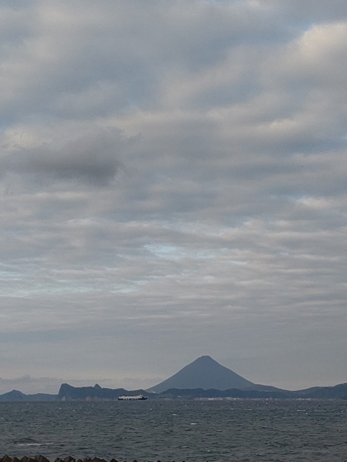 朝の開聞岳☀️ A LINE⛴️