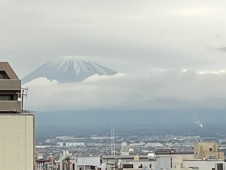 寒そうな富士山