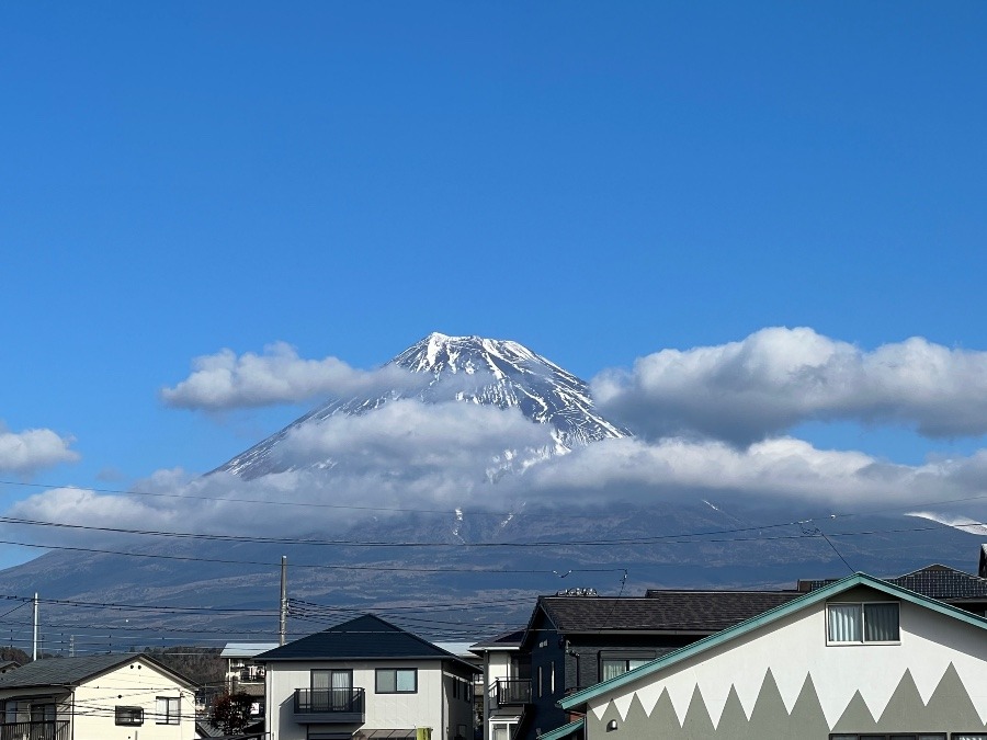 ぷかぷか浮かぶ雲と富士山