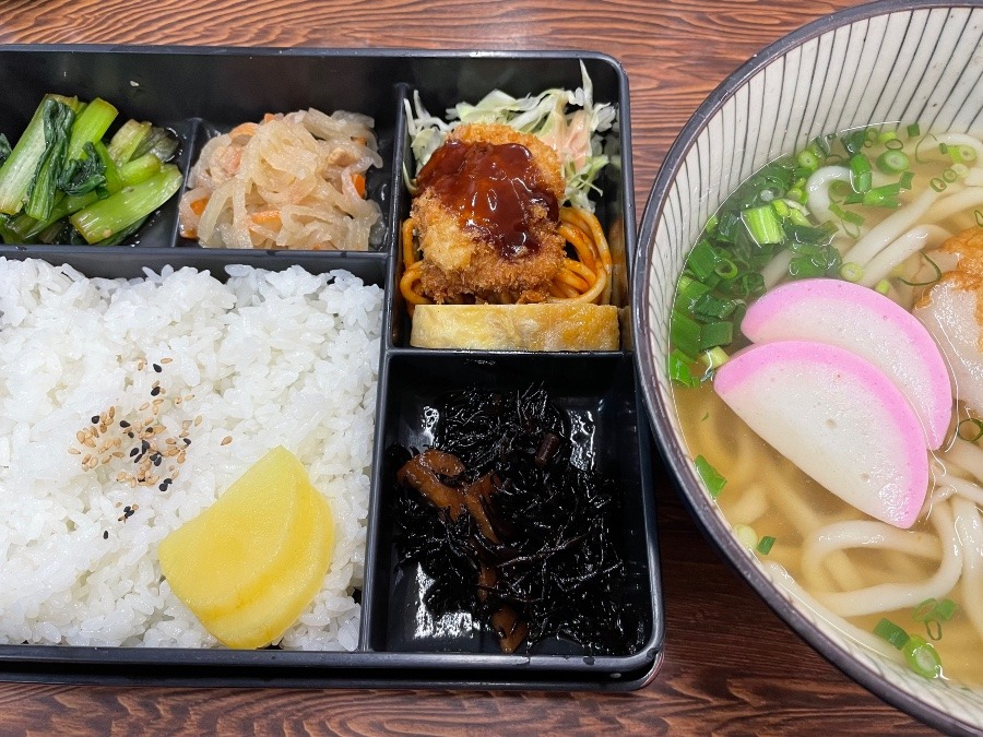 今年初のうどん定食🍴😁