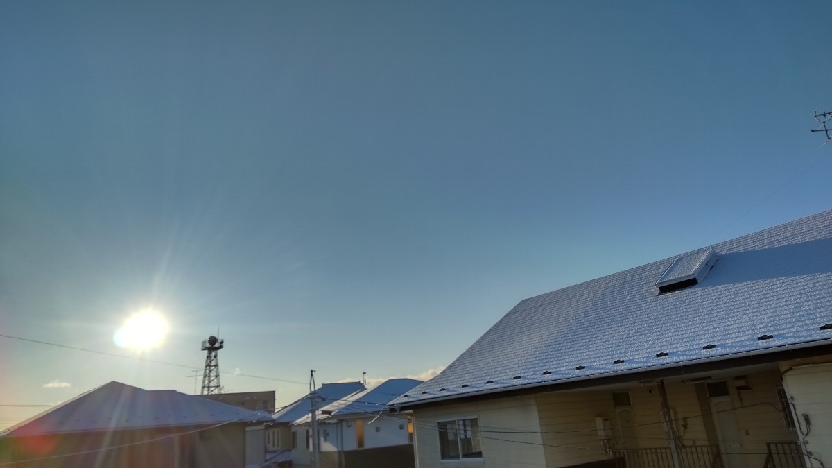 早朝雪。今青空。日中5℃に。