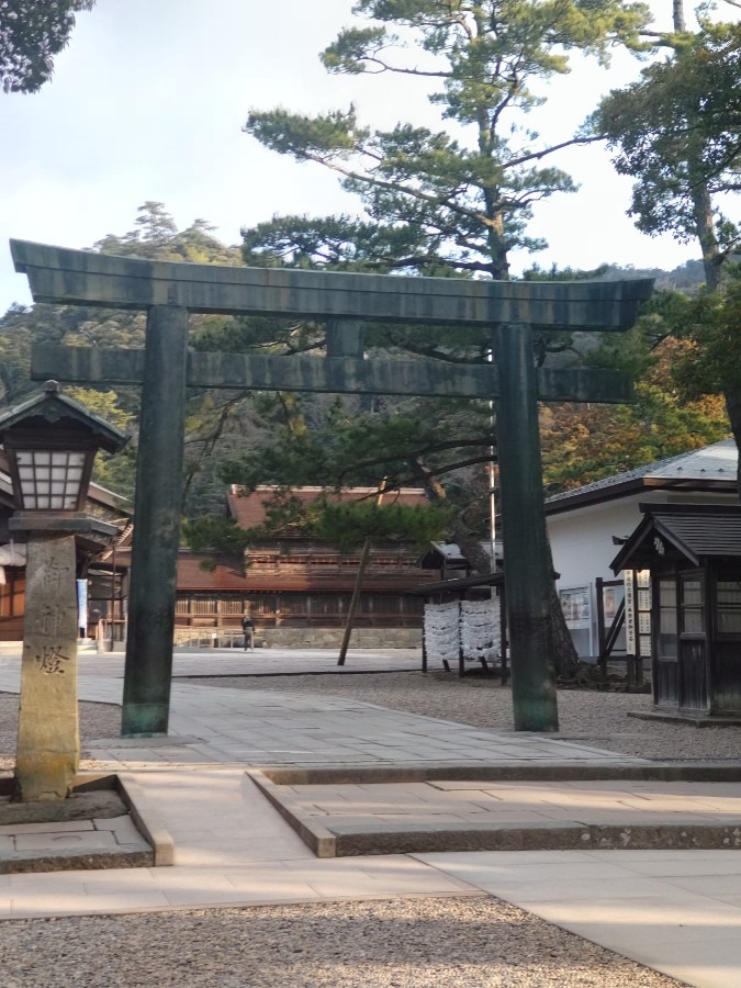 朔日参り　銅鳥居